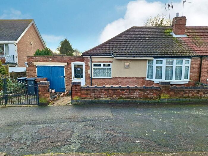 2 Bedroom Bungalow For Sale In Clives Way, Hinckley, LE10