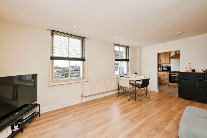 1 Bedroom Flat For Sale In Darby Drive, Waltham Abbey, EN9