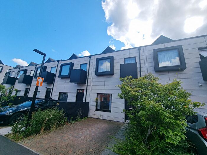 3 Bedroom Town House To Rent In South Loop Park, Birmingham, B16