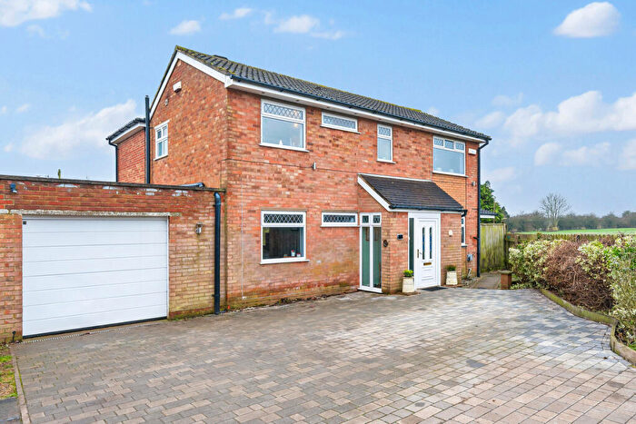 6 Bedroom Detached House For Sale In Maunsell Rise, Rothwell, NN14