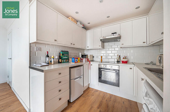 2 Bedroom Flat To Rent In Knightsbridge House, Marine Parade, Worthing, West Sussex, BN11