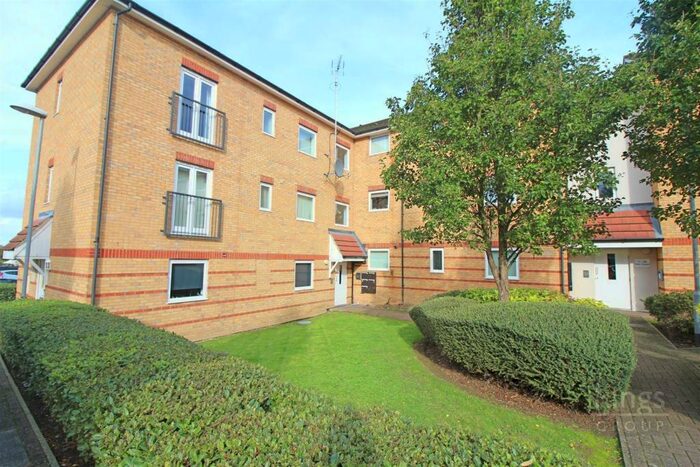 2 Bedroom Flat To Rent In Elm Court, Maunds Hatch, CM18