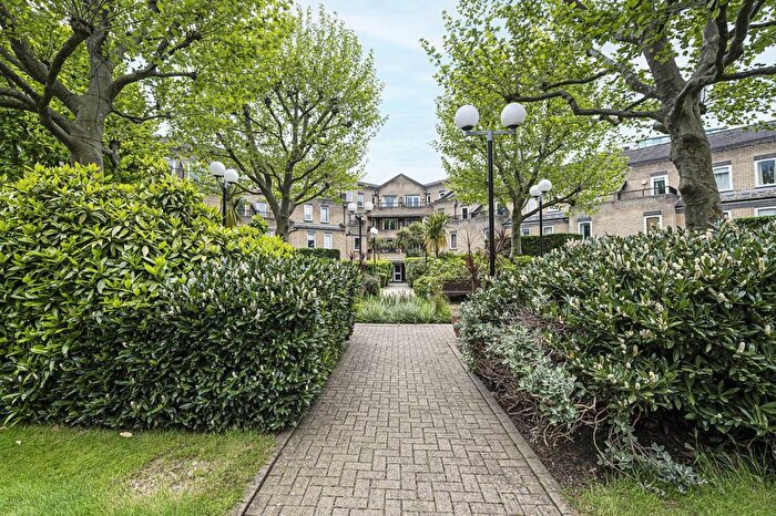 1 Bedroom Flat For Sale In Conant Mews, Aldgate, London, E1