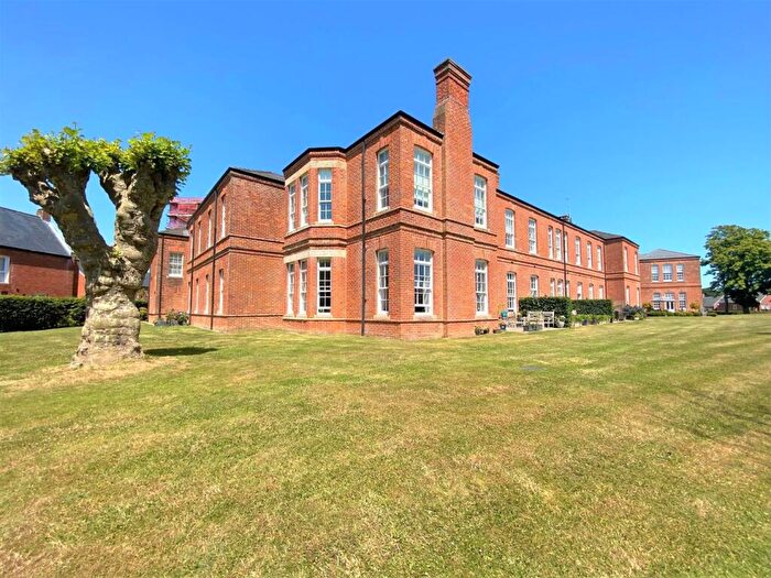 2 Bedroom Apartment For Sale In Whitecroft Park, Newport, PO30