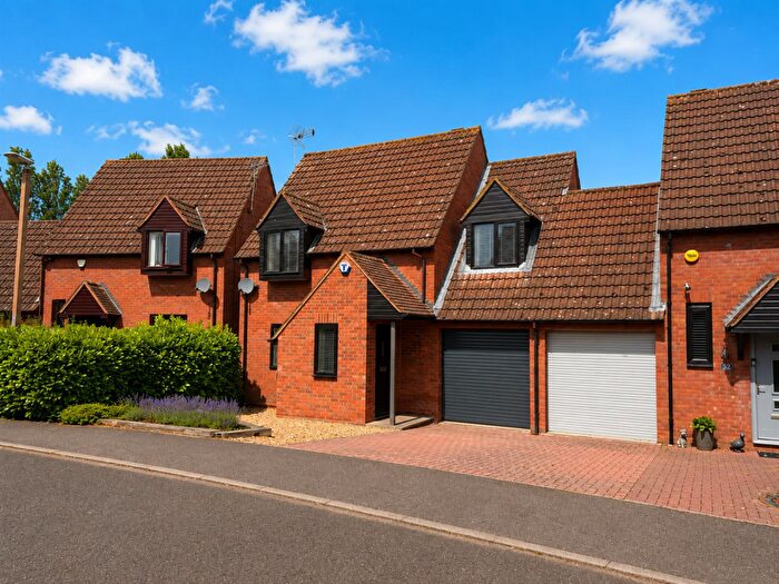 3 Bedroom House For Sale In Massie Close, Willen Park, Milton Keynes, MK15