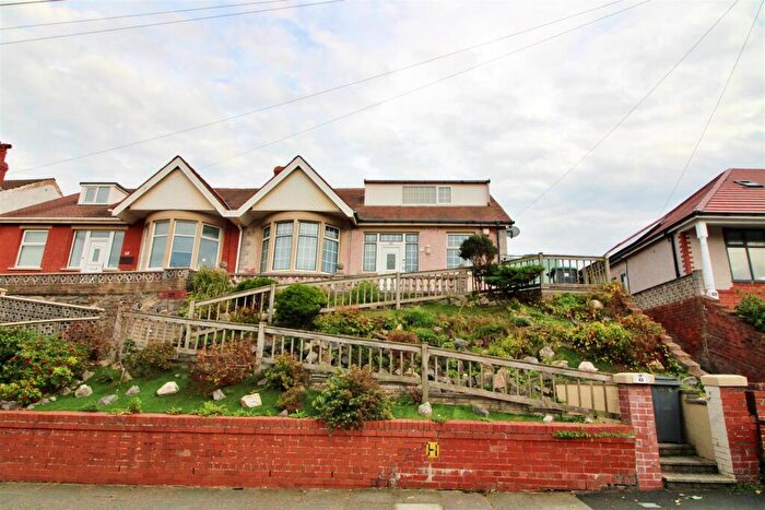 3 Bedroom Semi-Detached Bungalow To Rent In Beaufort Avenue, Bispham, Blackpool, FY2