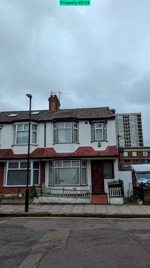 3 Bedroom Semi-Detached House To Rent In Waverley Road, London, N17