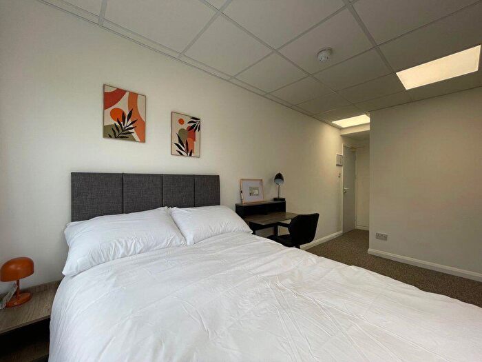Flat To Rent In Wilbury Villas -, S43