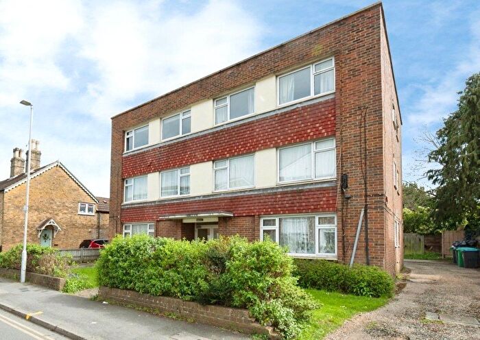 2 Bedroom Flat For Sale In Idmiston Road, Worcester Park, KT4