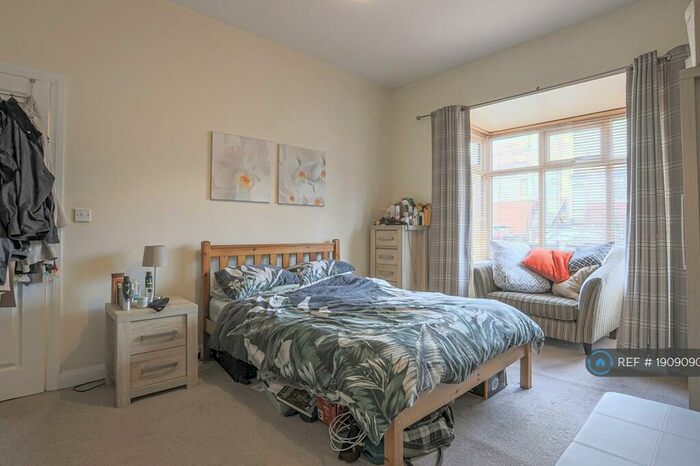 1 Bedroom Flat To Rent In Manor Grove, Leeds, LS7