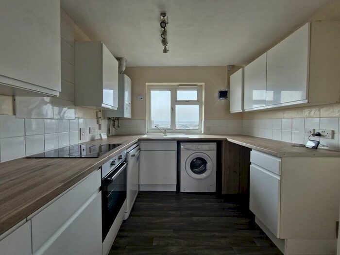 2 Bedroom Flat To Rent In Hawthorn Crescent, Burton-on-Trent, DE15