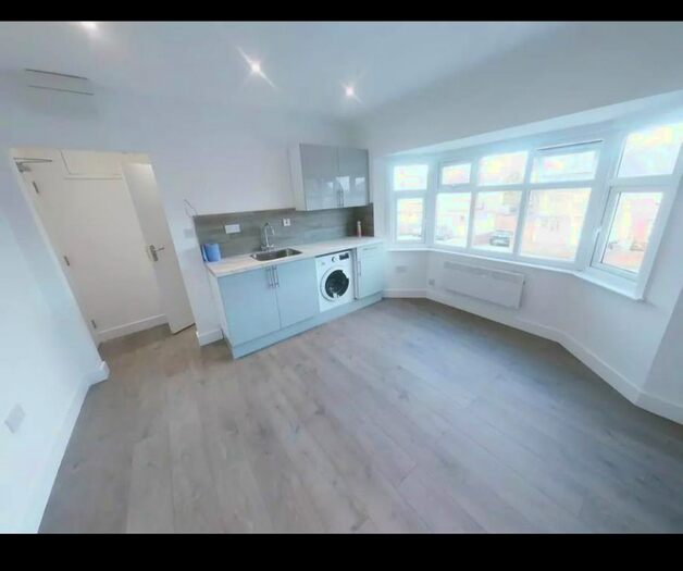 Studio To Rent In Suncote Avenue, Dunstable, LU6