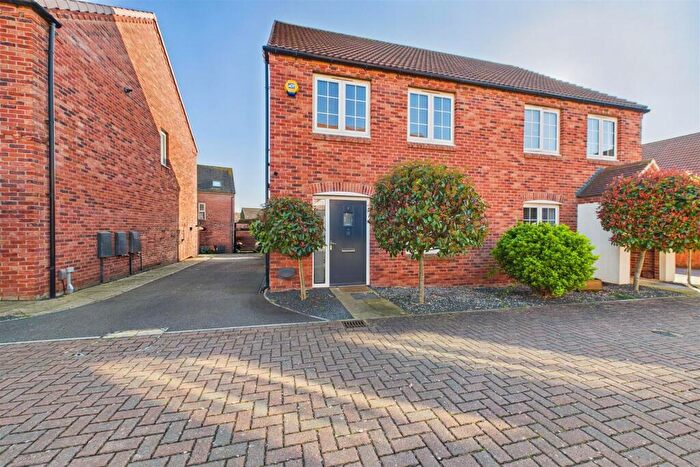 3 Bedroom Semi Detached House For Sale In Yarnsworth Road, Newark, NG24