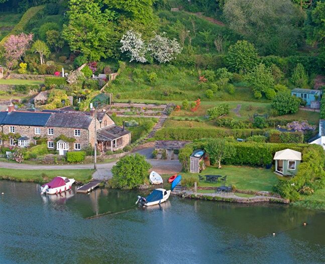 3 Bedroom Property For Sale In Lerryn, Lostwithiel, PL22