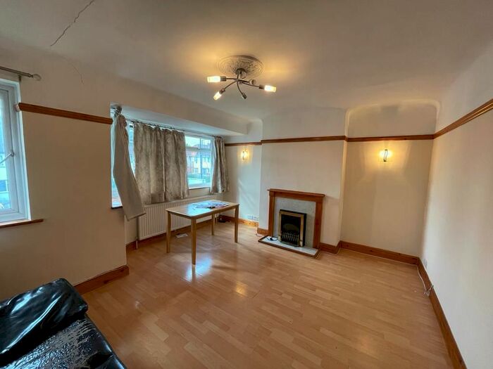 2 Bedroom Maisonette To Rent In Shaftesbury Avenue, Harrow, HA2