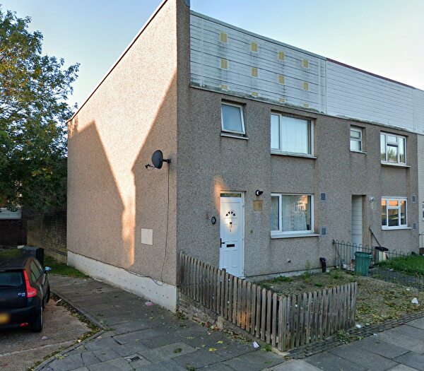 3 Bedroom Semi-Detached House To Rent In Saddleworth Square, Romford, RM3
