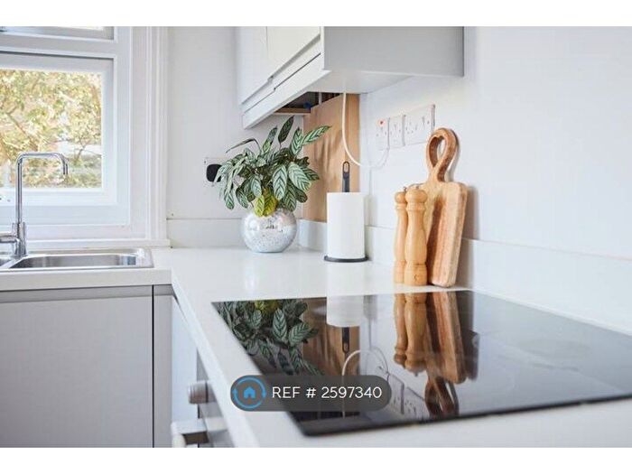 3 Bedroom Flat To Rent In Queensland Road, Bournemouth, BH5