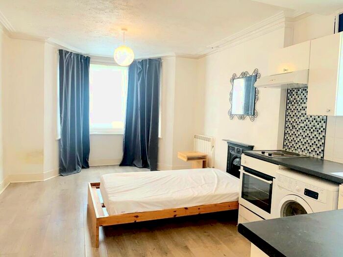 Flat To Rent In Church Lane, Crouch End, N8