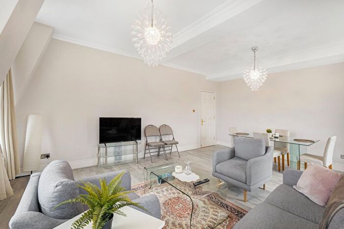 3 Bedroom Flat To Rent In Grosvenor Gardens, Belgravia, SW1W