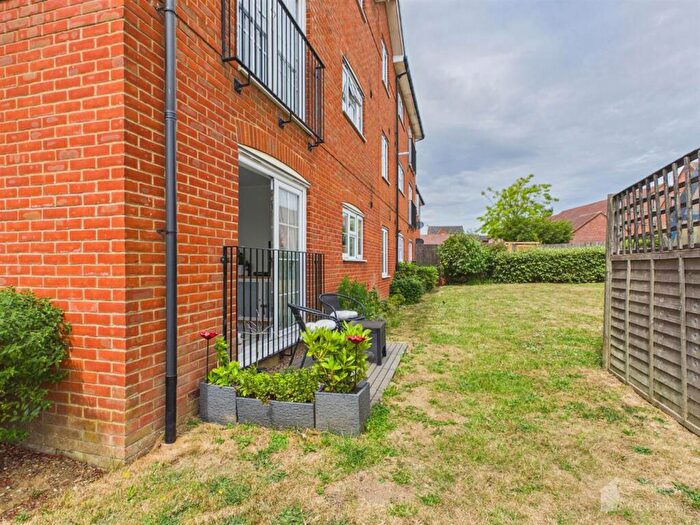 2 Bedroom Flat For Sale In Cotswold Drive, Great Ashby, Stevenage, SG1