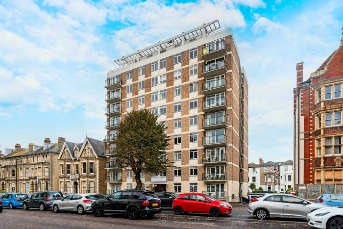 2 Bedroom Flat To Rent In The Drive, Hove, BN3