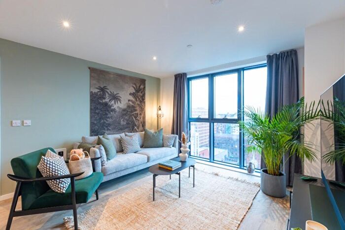 3 Bedroom Flat To Rent In Flat, Swan Street, Manchester, Greater Manchester, M4