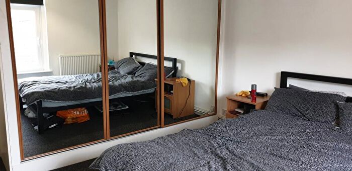 2 Bedroom Terraced House To Rent In Charming Bed Terraced House // Aug, LN5