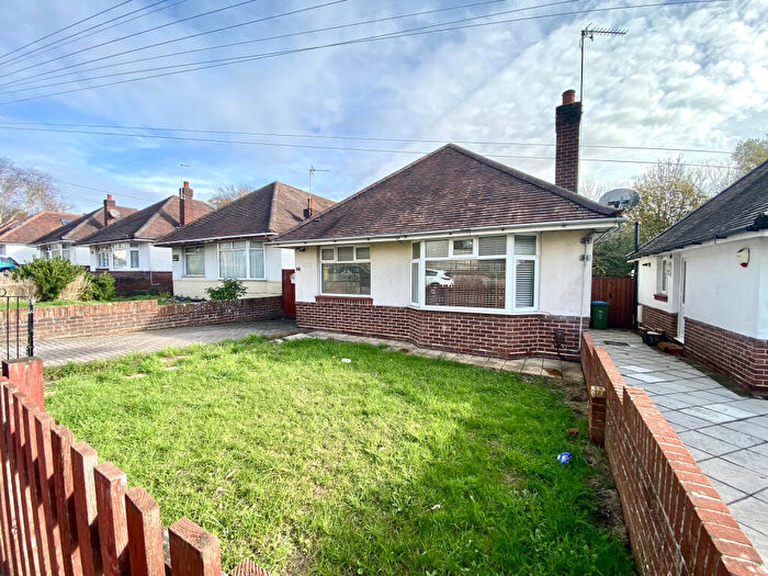 2 Bedroom Bungalow For Sale In Coxford Drove, Southampton, Hampshire, SO16