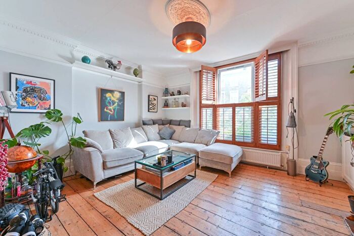 2 Bedroom Flat For Sale In Coldharbour Lane, Brixton, London, SE5