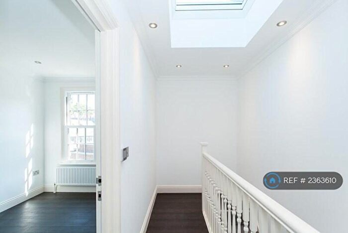 3 Bedroom Flat To Rent In Studd Street, London, N1