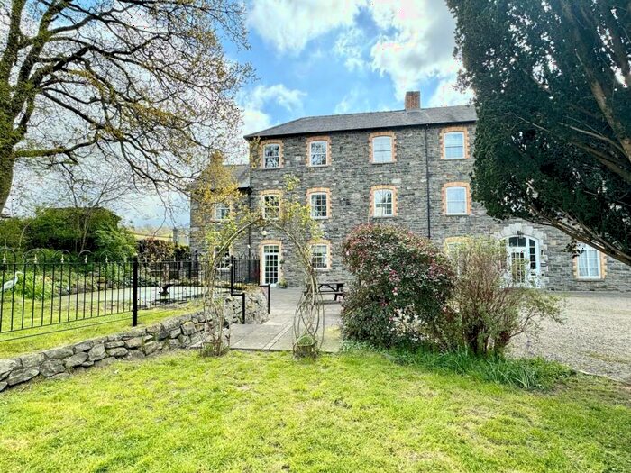 5 Bedroom End Of Terrace House For Sale In South Street, Rhayader, Powys, LD6