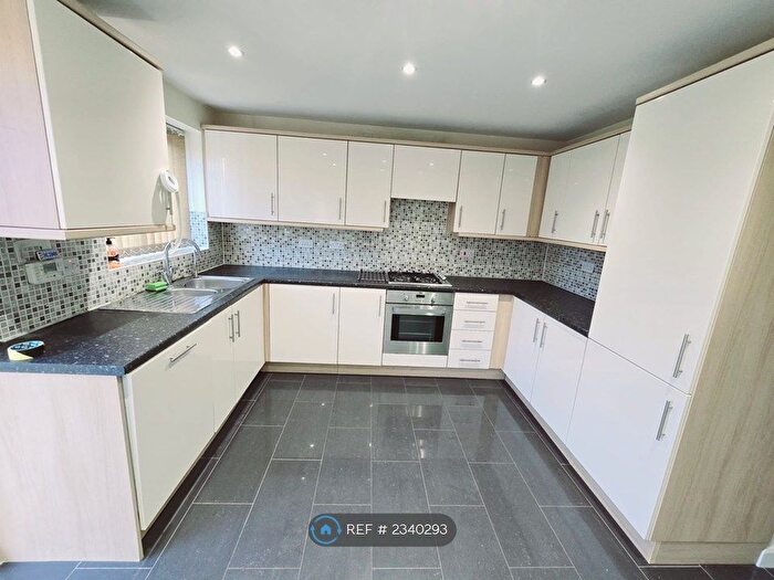 3 Bedroom Semi-Detached House To Rent In Sinatra Drive, Milton Keynes, MK4
