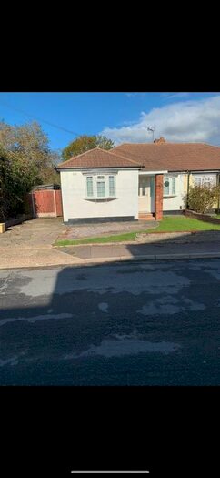 3 Bedroom Bungalow To Rent In Oakleighs, South Benfleet, SS7