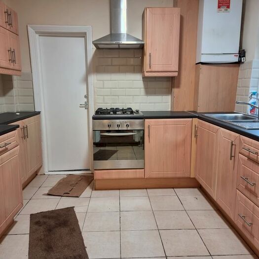 5 Bedroom Terraced House To Rent In Townsend Road, Southall, UB1