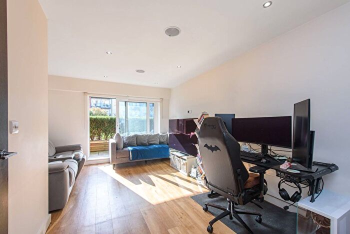 2 Bedroom Flat For Sale In Commander Ave, Colindale, London, NW9