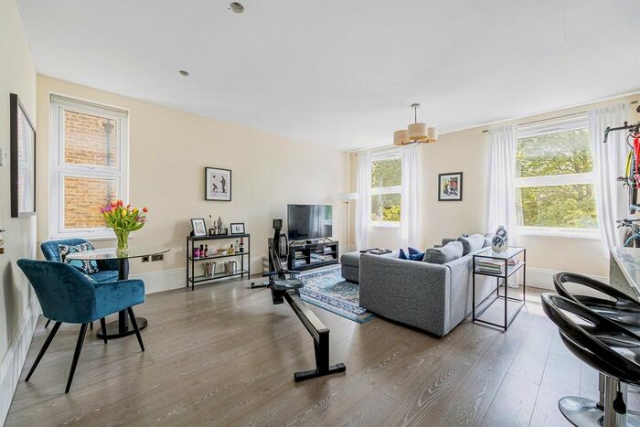 2 Bedroom Flat To Rent In The Grove, London, W5