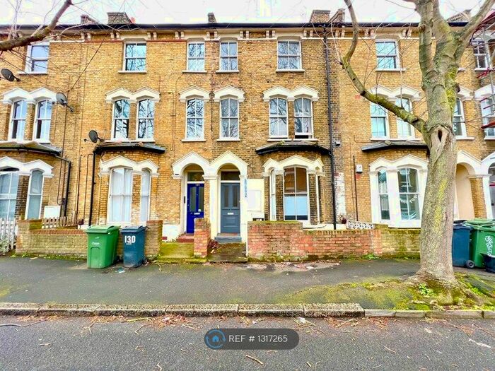 2 Bedroom Flat To Rent In Dalyell Road, London, SW9