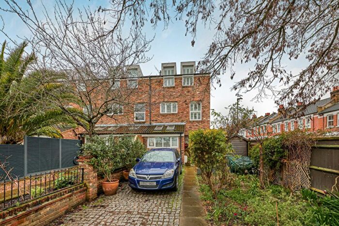4 Bedroom End Terrace House For Sale In Chale Road, Brixton, London, SW2