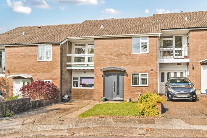 4 Bedroom Terraced House For Sale In Harkness Close, Epsom, KT17