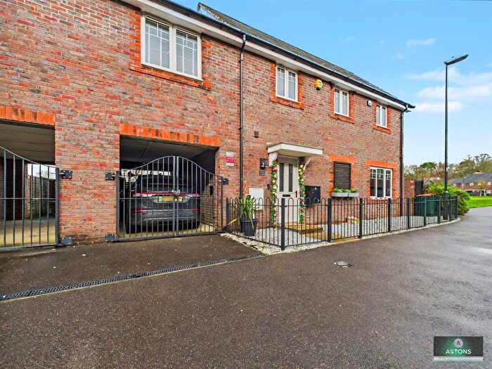 3 Bedroom End Terrace House For Sale In Somerley Drive, Crawley, RH10