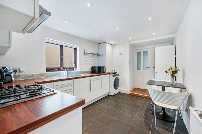 2 Bedroom Flat To Rent In Elliott Road, Bedford Park, W4