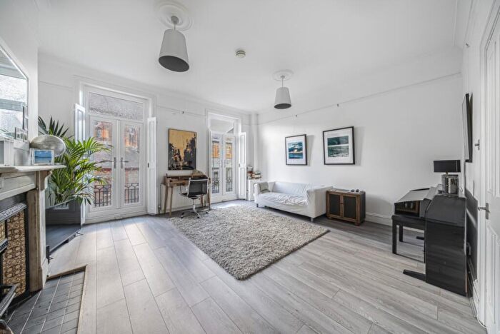 1 Bedroom Flat To Rent In Boutflower Road, Battersea, London, SW11