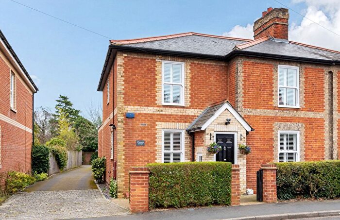 4 Bedroom Detached House For Sale In Pyrford, GU22