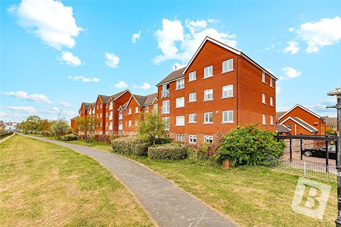 2 Bedroom Flat For Sale In Worthing Close, Grays, Essex, RM17