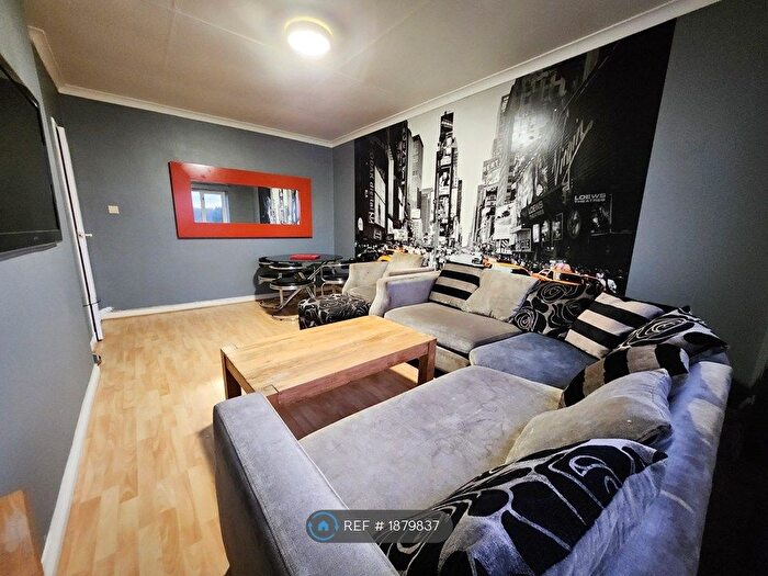 3 Bedroom Flat To Rent In Friarton Road, Glasgow, G43