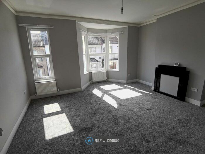 1 Bedroom Flat To Rent In Albert Road, Southend-On-Sea, SS1