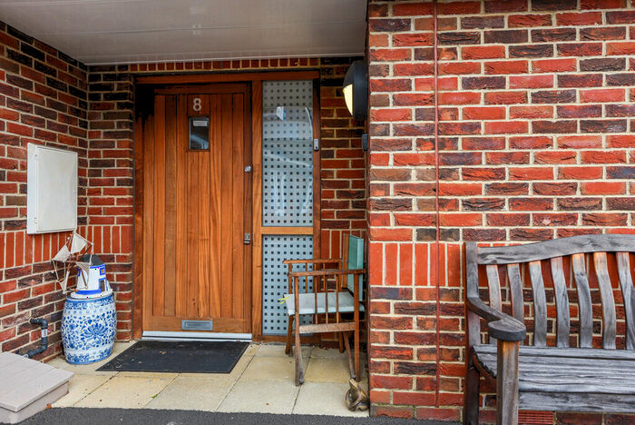 2 Bedroom Detached Bungalow For Sale In Farnham Road, Liss, Hampshire, GU33