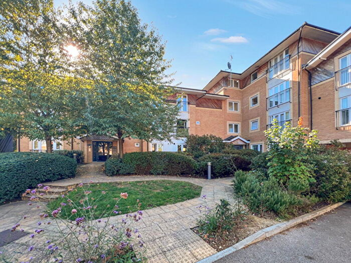 2 Bedroom Apartment For Sale In Stafford Avenue, Hornchurch, RM11