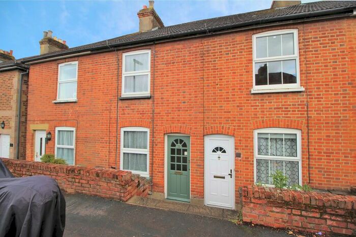 2 Bedroom Terraced House To Rent In New Cross Road, Guildford, GU2