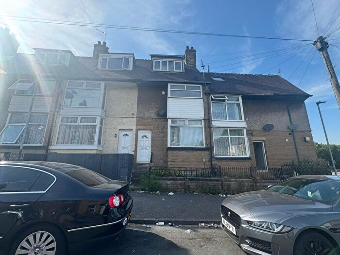 3 Bedroom Terraced House To Rent In Lilian Street, Bradford, BD4